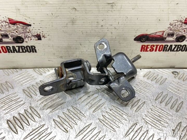 Петля двери передняя левая Mazda 3 BK 2005