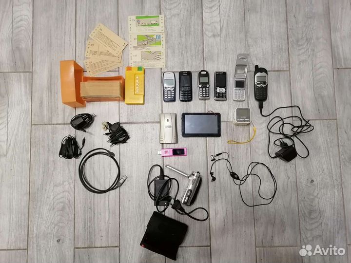 Принтер, телефоны, провода/зарядки, навигатор