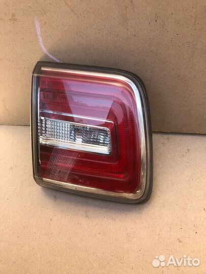Фонарь задний внутренний левый Nissan Patrol Y62