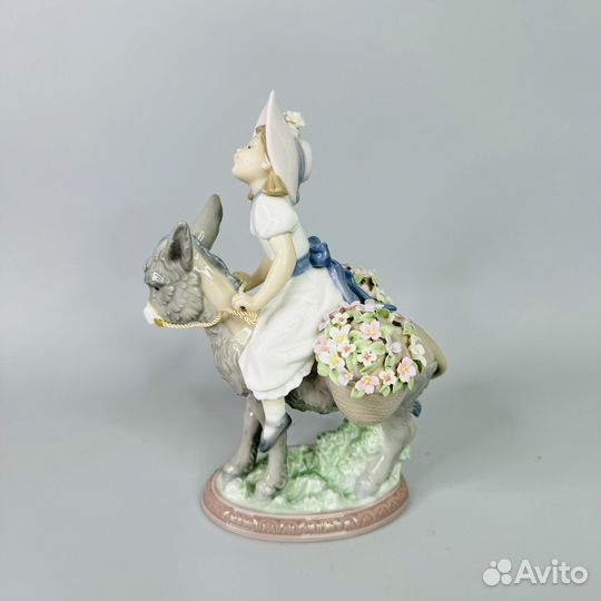 Статуэтка Девочка на ослике Lladro