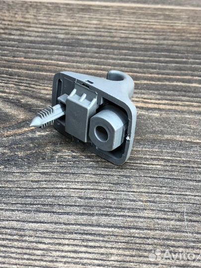 Крепление солнцезащитного козырька Kia Rio 3 1.4