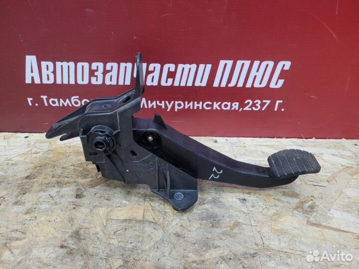 Педаль сцепления LADA X-Ray