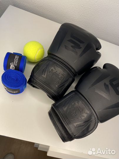 Боксерские перчатки 10 oz venum