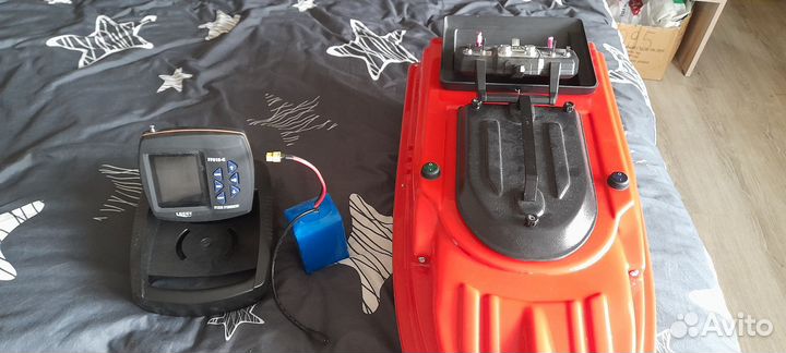 Прикормочный кораблик с gps и эхолотом