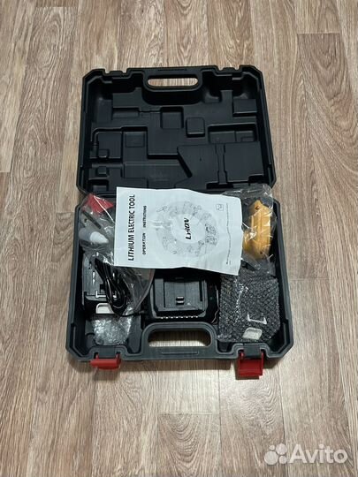 Аккумуляторая цепная пила Dewalt 24 V