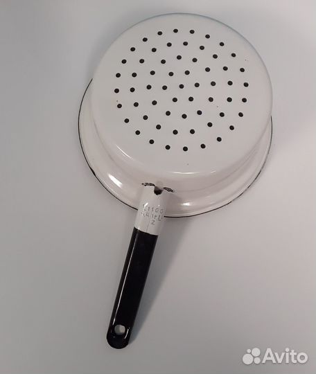 Эмалированные тарелки, кружка СССР посуда