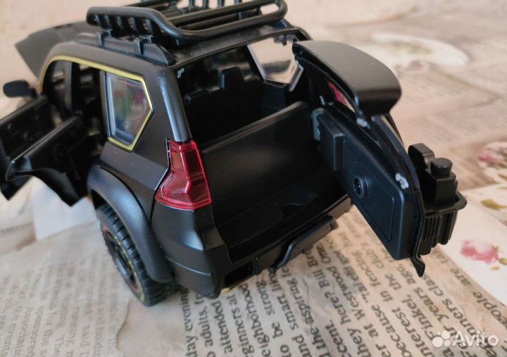 Toyota Land Cruiser Prado 1:24