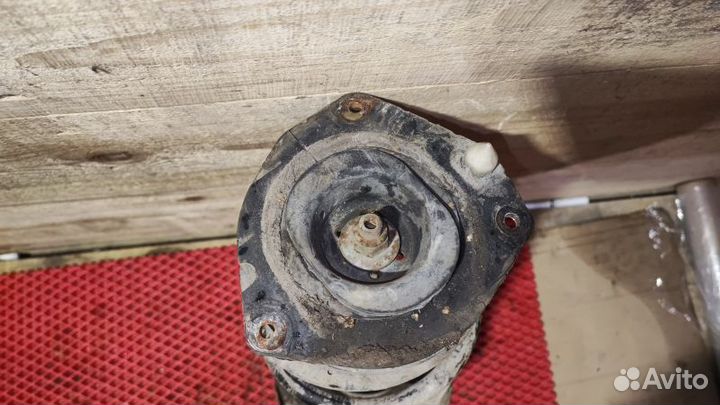 Стойка амортизатора переднего правого Renault Scen