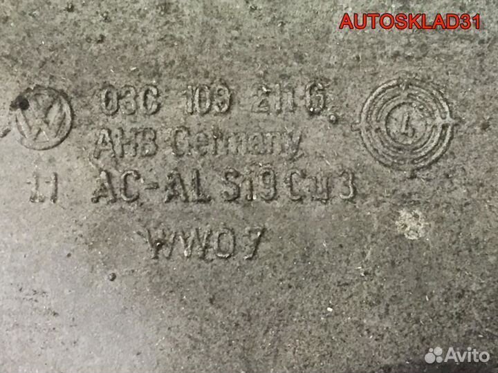 Крышка двигателя передняя VW Golf 5 BLP 03C109211G