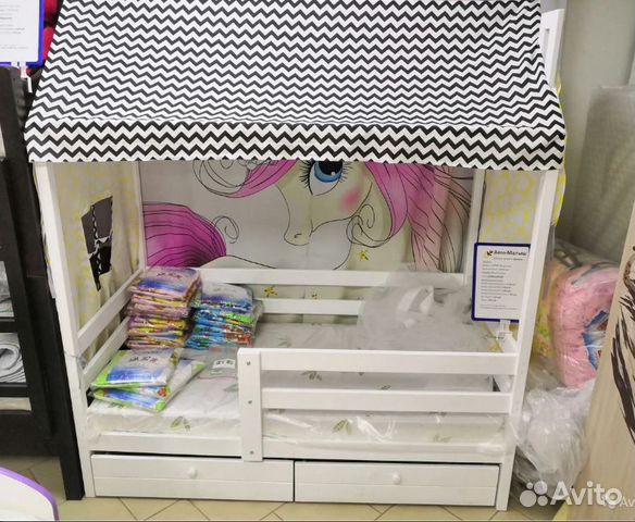 Детская кровать домик из массива