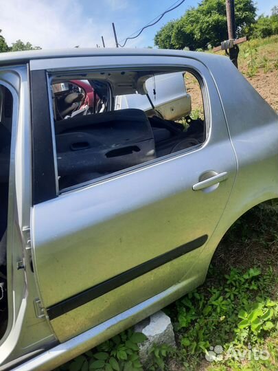 Передняя правая дверь peugeot 307