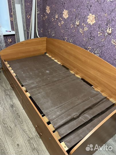 Кровать с матрасом бу