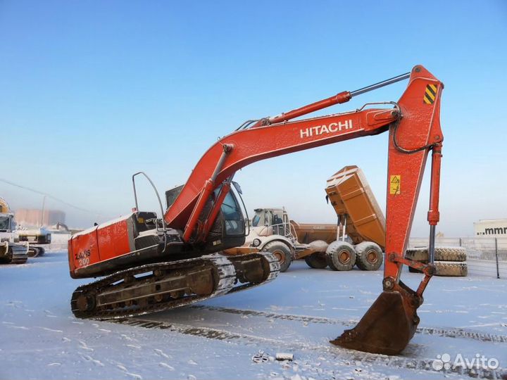 Разбор экскаватора Hitachi ZX200-3