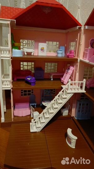 Кукольный домик с мебелью