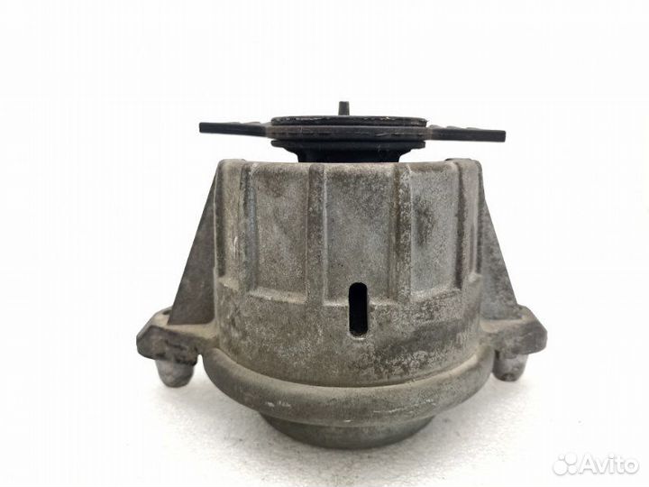 Опора двигателя правая Mercedes-Benz C-Class W204