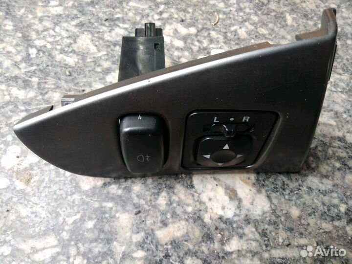 Блок управления зеркал на Mitsubishi Lancer 9