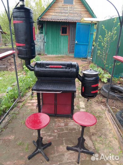 Мангал с коптильней под крышей