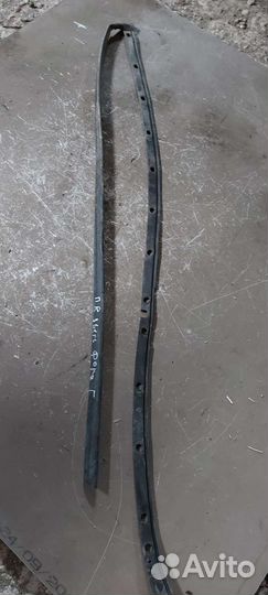 Уплотнитель двери передний правый Ford Galaxy