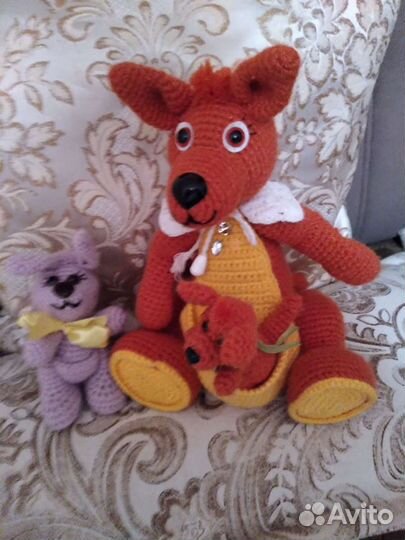 Вязаная крючком игрушка Мама Кенгурушка