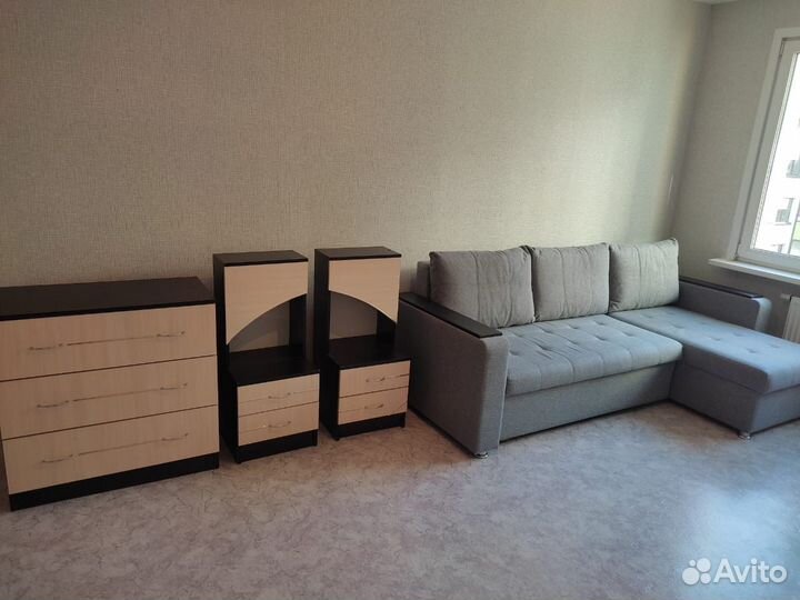 Тумба прикроватная и комод