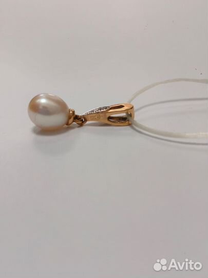 Кулон с бриллиантом