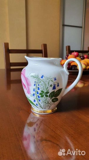 Молочник/сливочник/кувшин/ваза