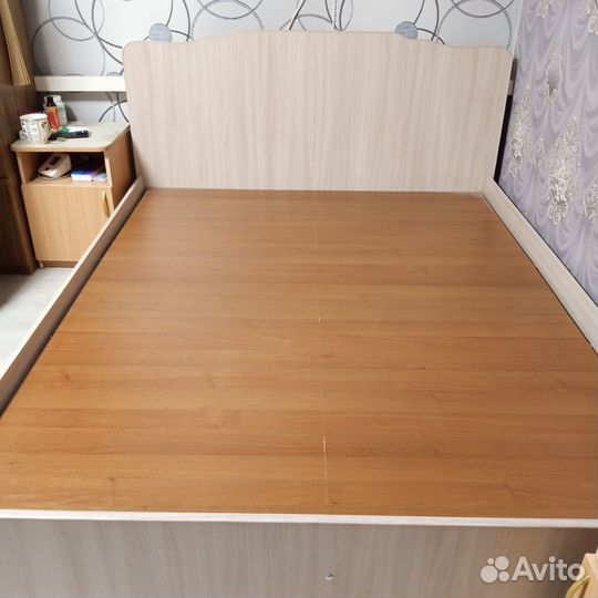 Кровать с матрасом,двухспальная 160на200