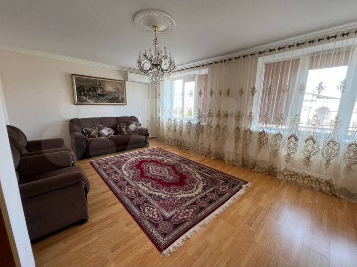 4-к. квартира, 90 м², 2/5 эт.