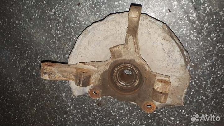 Кулак поворотный передний правый Mitsubishi