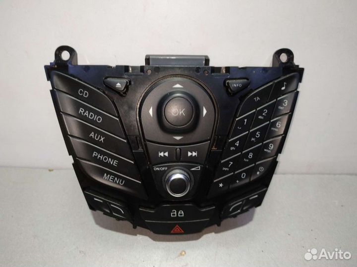 Панель магнитолы Форд Фиеста 6 Tourneo Courier