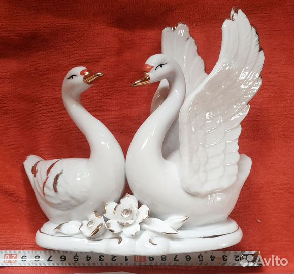 Статуэтка лебеди