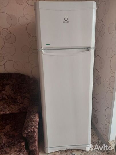 Холодильник бу indesit