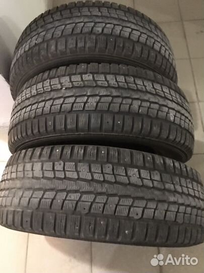 Dunlop SP Winter Ice 01 215/65 R16 98H