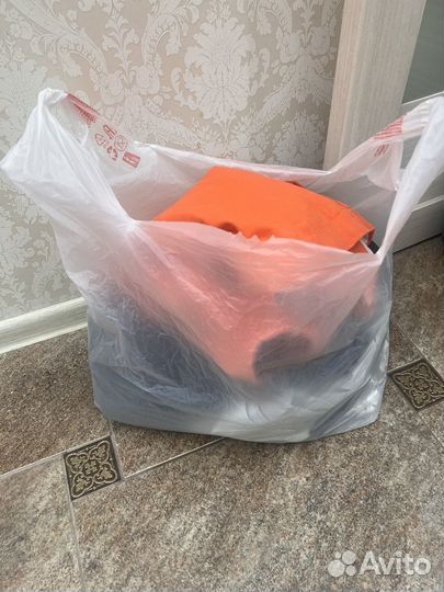 Отдам пакет вещей