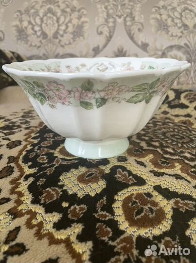 Ваза/ фруктовница на ножке ежевичная поляна