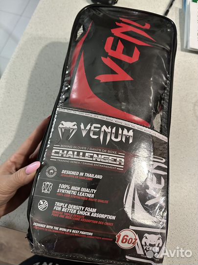 Боксерские перчатки venum