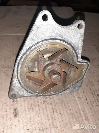 Помпа водяной насос Митсубиси Паджеро 3 4m41