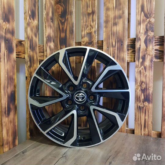 Литые диски R17 5x114.3 Toyota