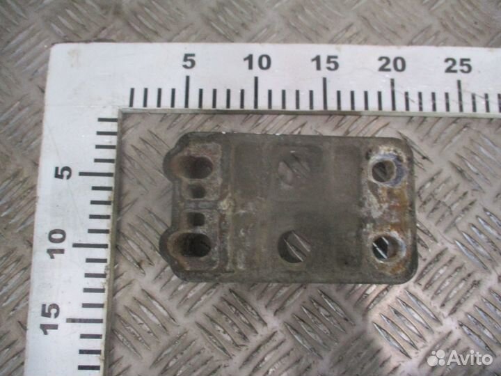 Кронштейн крыла Volvo 20382890