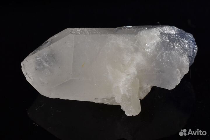 Кварц с дюмортьеритом. Лот №827