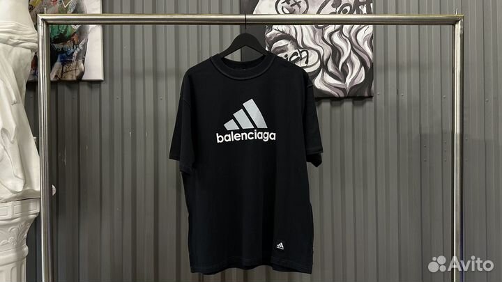 Футболка balenciaga