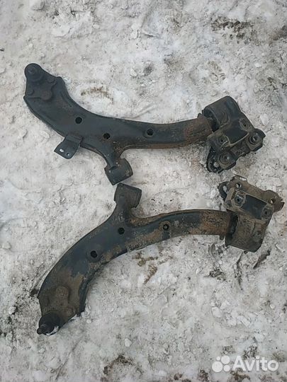 Передний рычаг Honda cr-v 2011 год 2.4