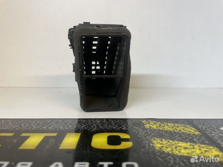 Решетка вентиляции Дефлектор правый Teana J32