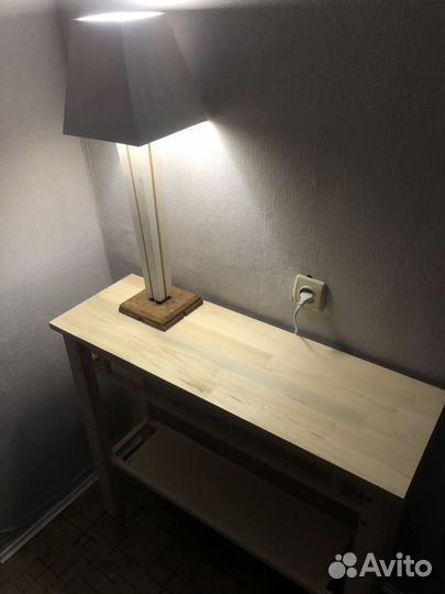 Пристенный столик