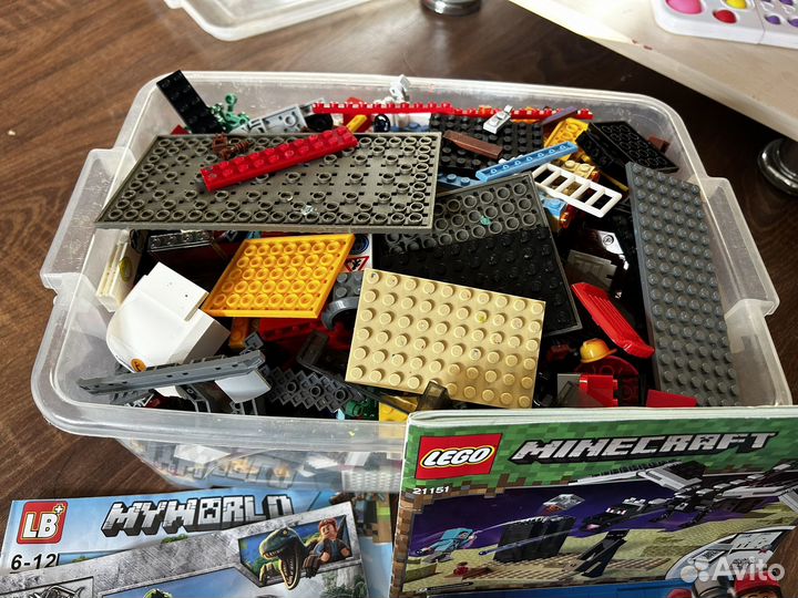 Lego коробкой