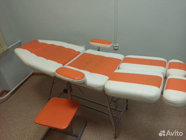 Педикюрное кресло - кушетка с чехлом