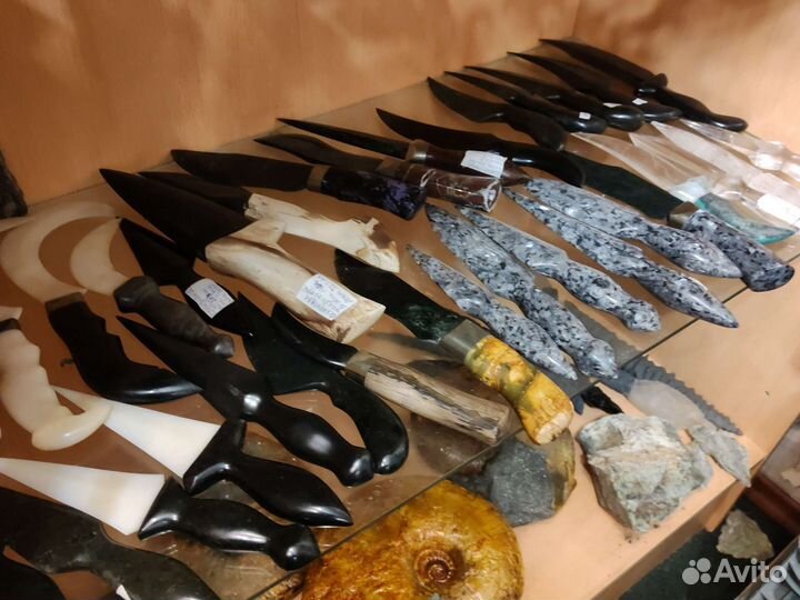 Коллекционные минералы, шкатулки,подсвечники, ножи