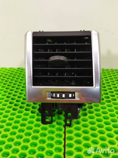 Дефлектор обдува центральный левый Land Rover