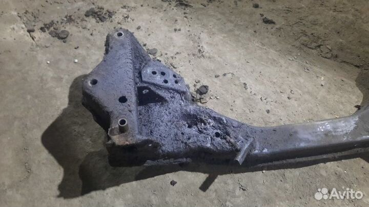 Подрамник Bmw 7-Series E32 M30B30 1988