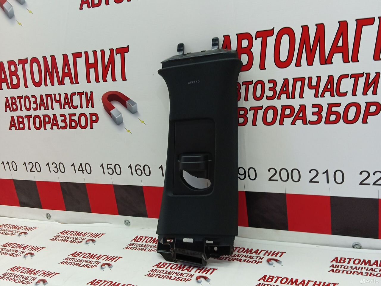 Обшивка центральной стойки правая Lixiang L7